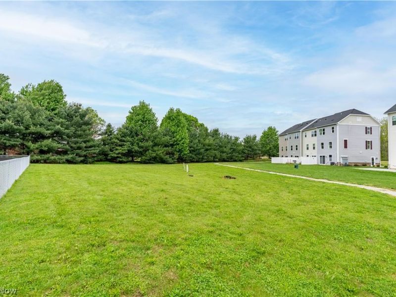 342 E Reno Drive, Louisville, OH 44641 Photo 8