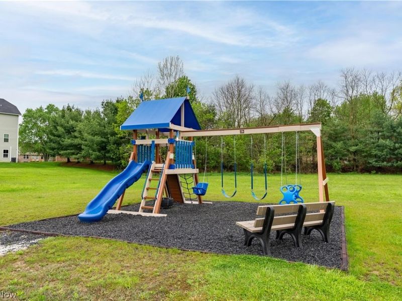 342 E Reno Drive, Louisville, OH 44641 Photo 9