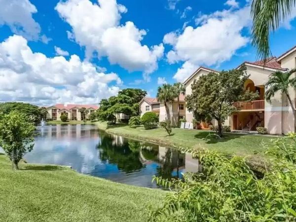 7630 Westwood Drive, Unit 313, Tamarac, FL 33321