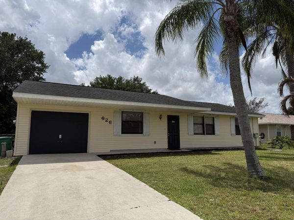 626 SW Lakehurst Drive, Port St. Lucie, FL 34983