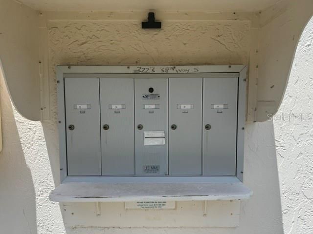3223 38th Way S, Unit F, Saint Petersburg, FL 33711 Photo