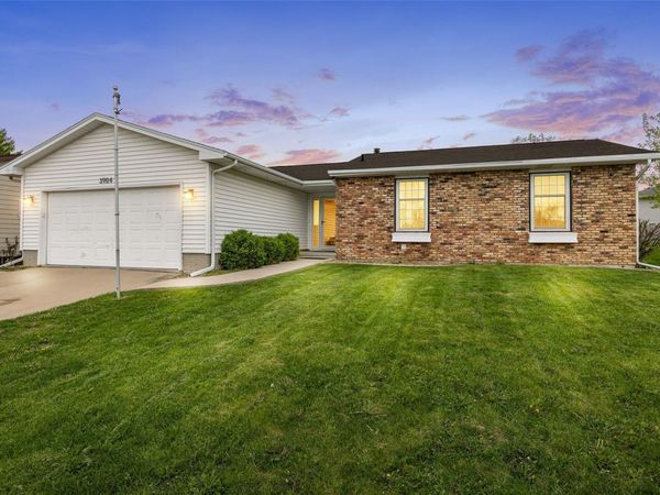 3904 Heather Court SW, Cedar Rapids, IA 52404