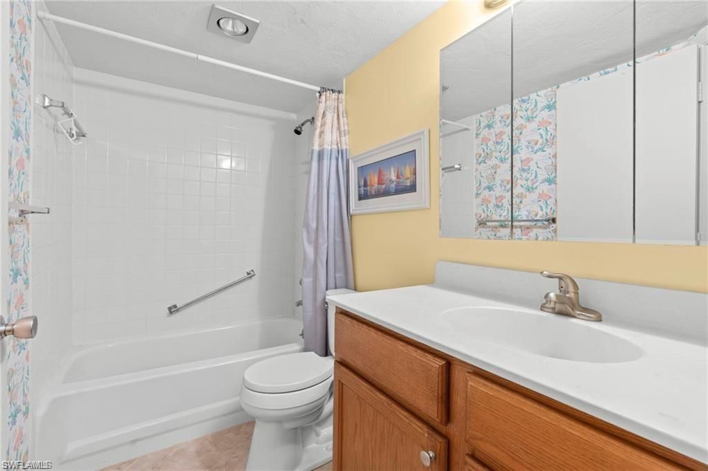 372 Charlemagne Blvd, Unit B202, Naples, FL 34112 Photo