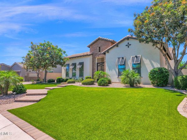 7098 S PORTLAND Avenue, Gilbert, AZ 85298
