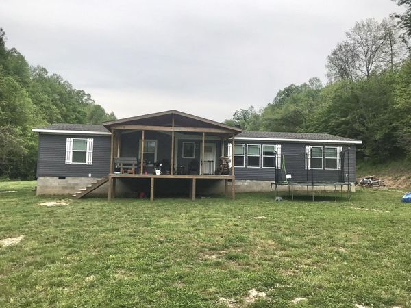 528 Skaggs , Martha, KY 41159