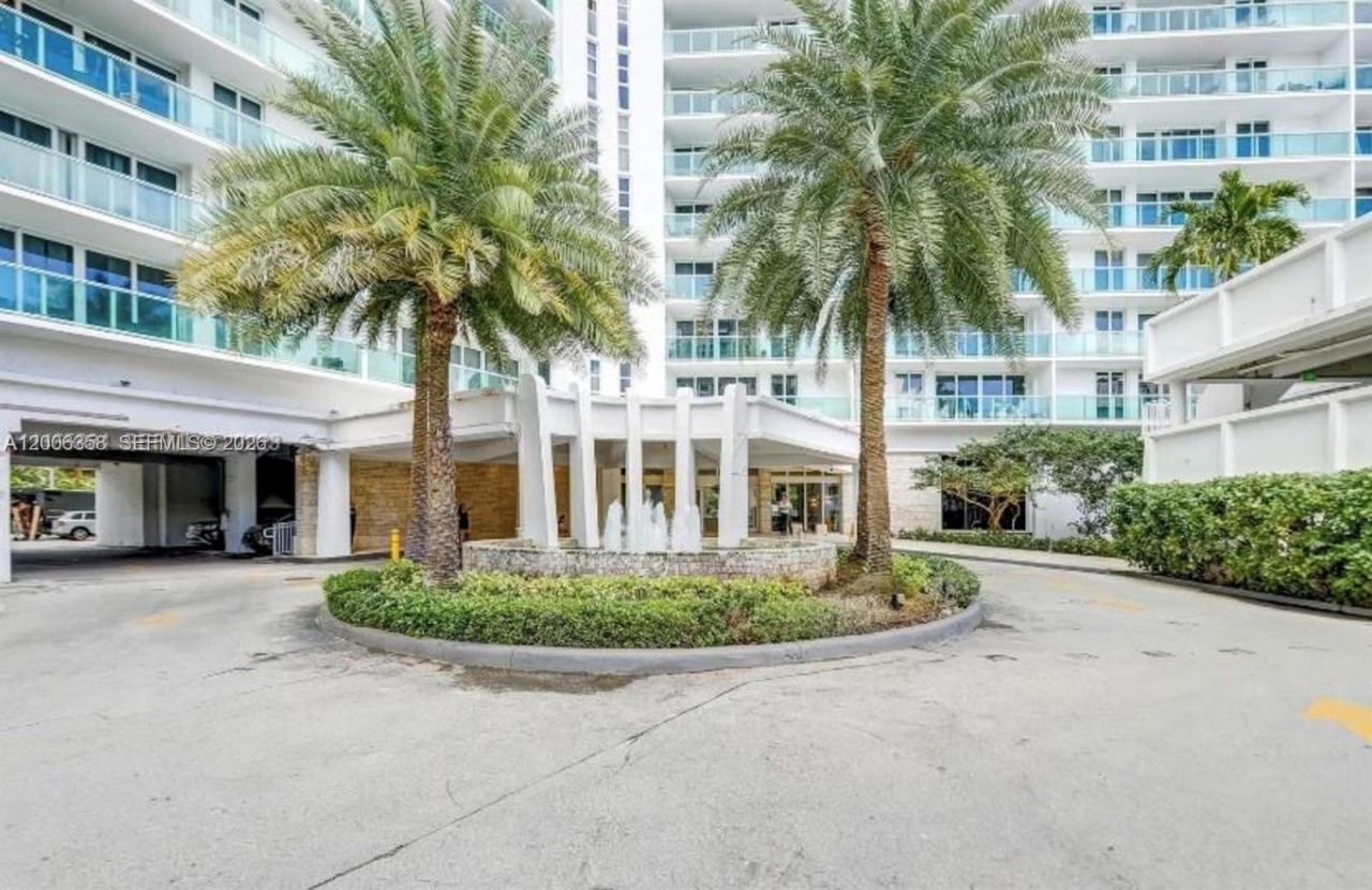 100 Bayview Dr , Unit PH31, Sunny Isles Beach, FL 33160 Photo