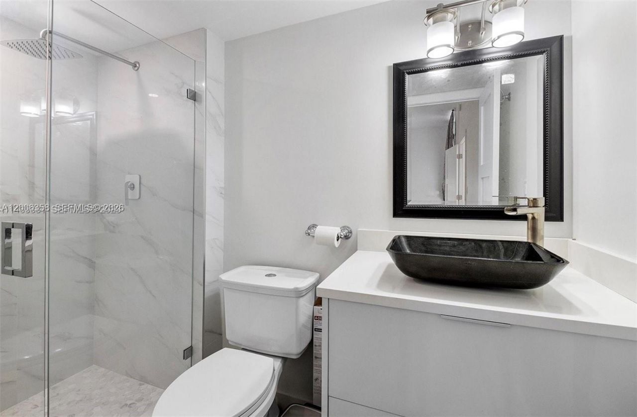 100 Bayview Dr , Unit PH31, Sunny Isles Beach, FL 33160 Photo