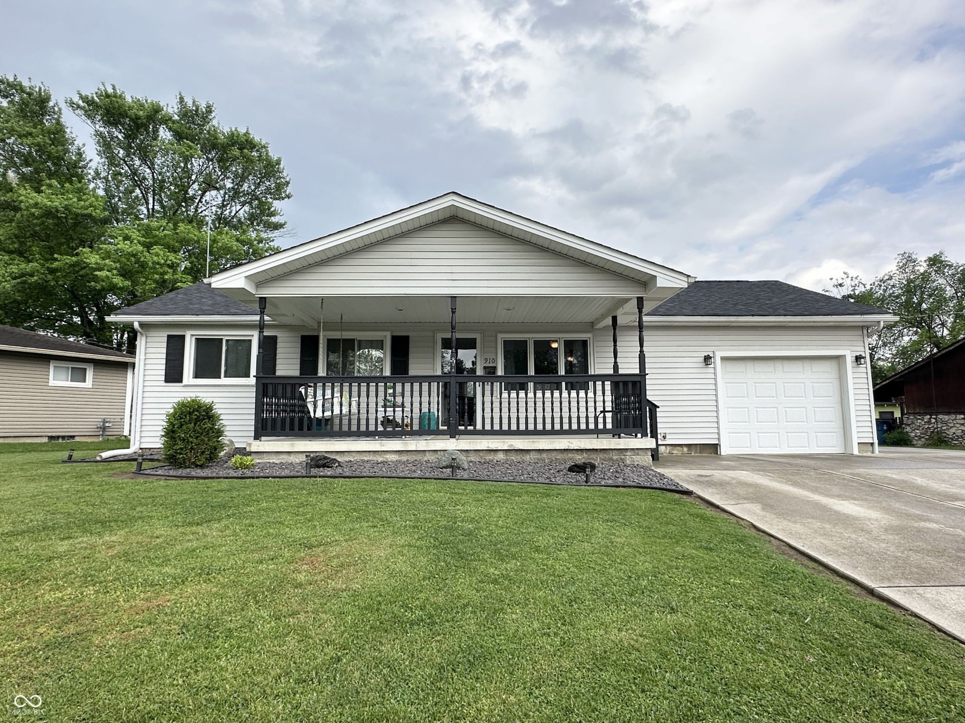 910 Hillcrest Drive, Greencastle, IN 46135 Main Photo