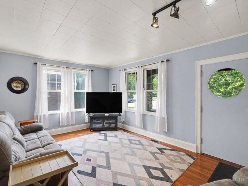 3231 E Darwin Avenue, Cincinnati, OH 45211 Photo 3