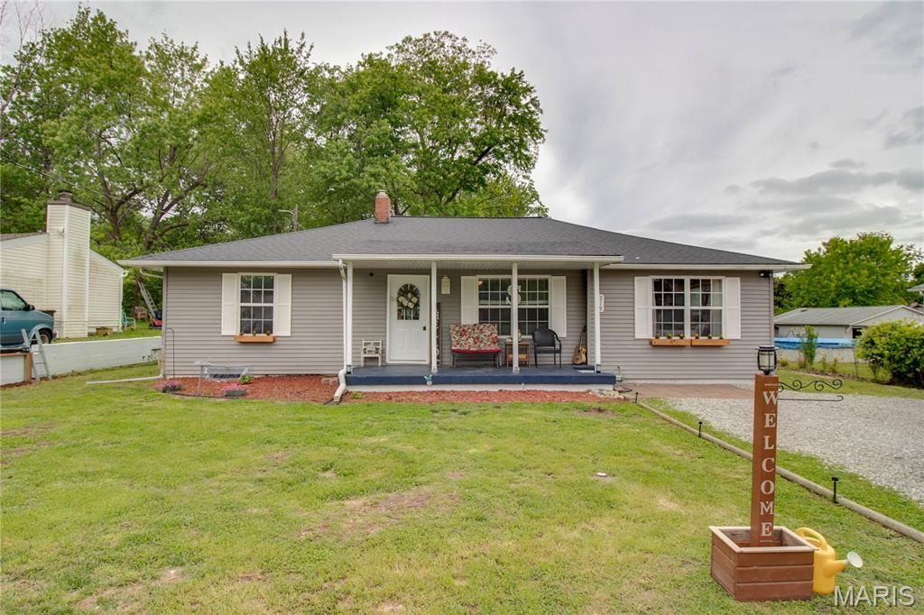 219 Sunset Drive, Bethalto, IL 62010 Main Photo