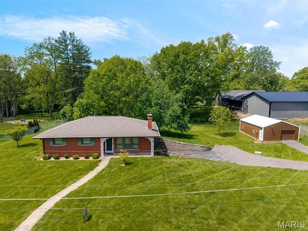 4 N West Street, Freeburg, IL 62243