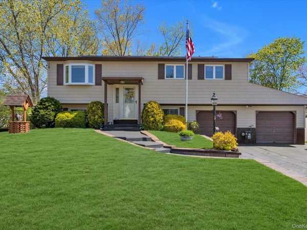 25 Deville Drive , Selden, NY 11784