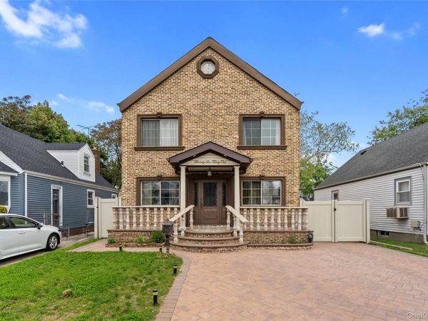 7631 264th Street, Glen Oaks, NY 11004