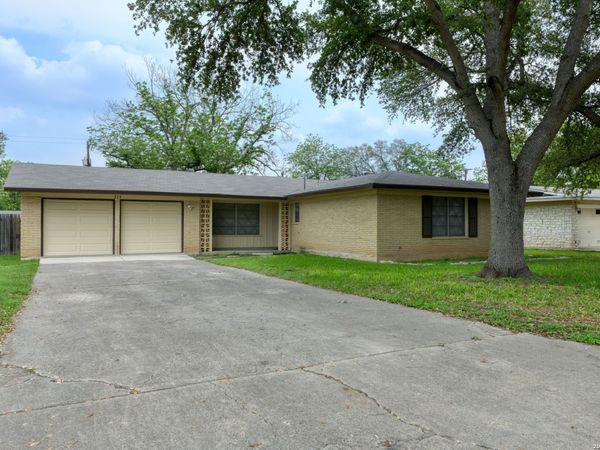 214 OAKLANE DR, Universal City, TX 78148
