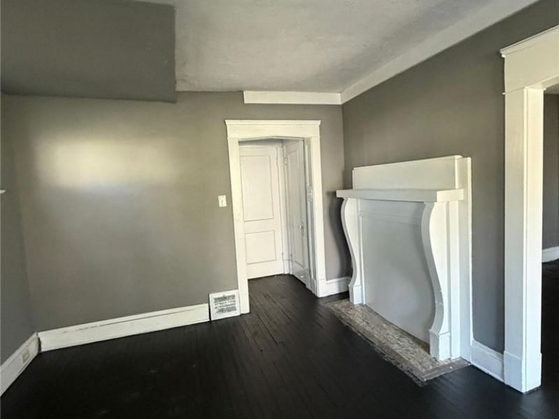 841 E 130 Street , Cleveland, OH 44108 Photo 4