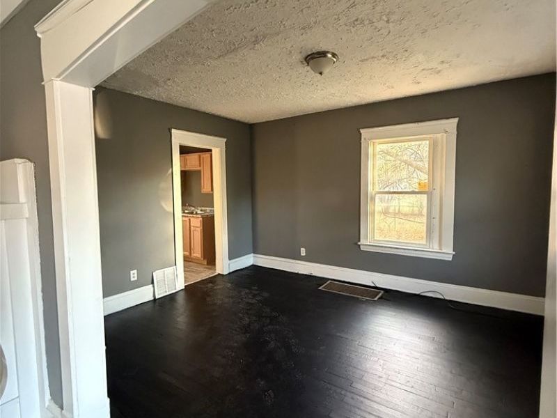 841 E 130 Street , Cleveland, OH 44108 Photo 5