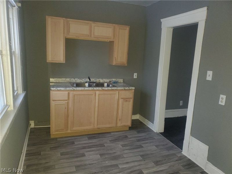 841 E 130 Street , Cleveland, OH 44108 Photo 8