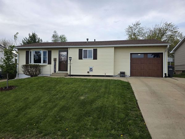 3615 Hillcrest Road, Dubuque, IA 52002