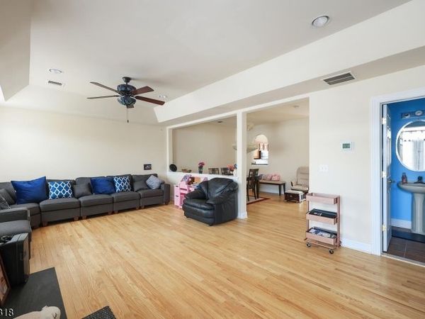 1427 Barnhardt Ln, Rahway, NJ 07065
