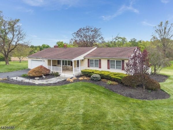 2 Michael Ln, East Amwell, NJ 08551