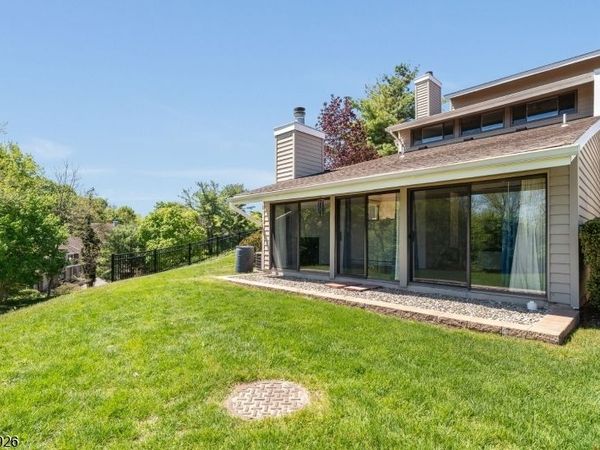 57 Overlook Dr, Union, NJ 08809