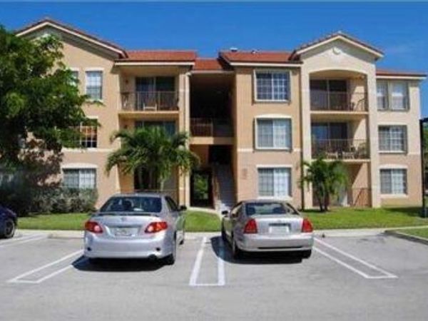 913 Villa Circle, Boynton Beach, FL 33483