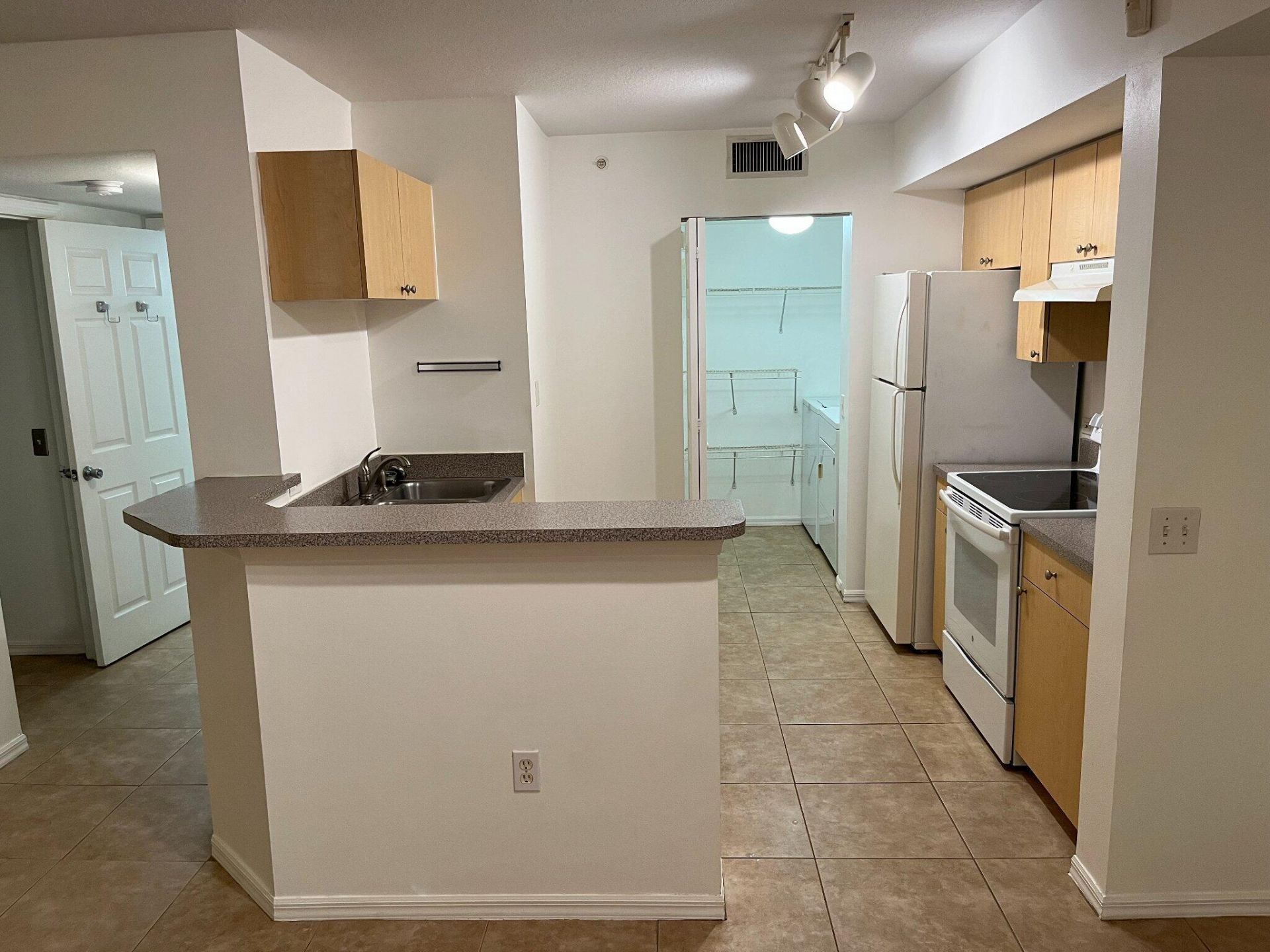 913 Villa Circle, Boynton Beach, FL 33483 Photo