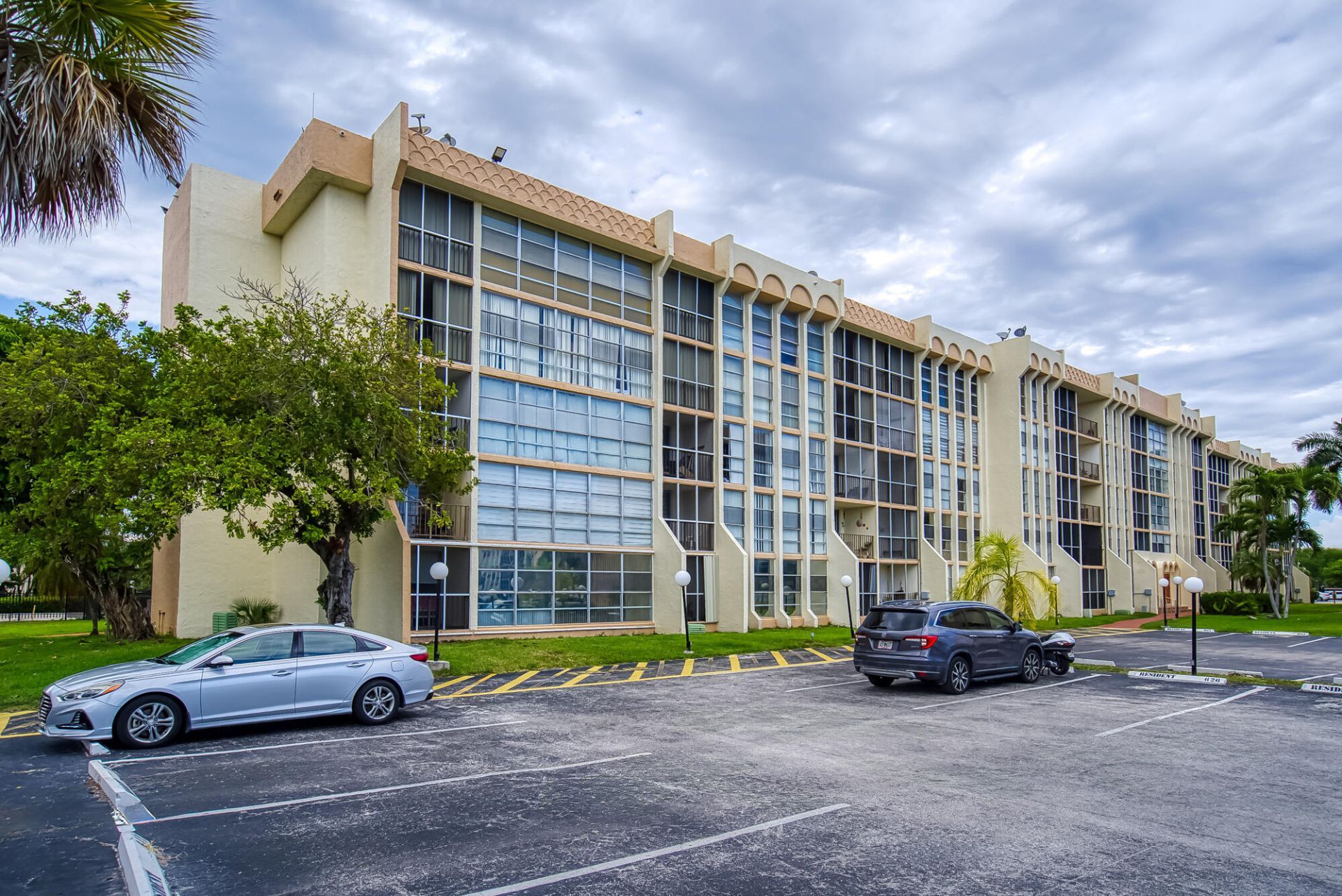 2000 Atlantic Shores Boulevard, Unit Apt 410, Hallandale Beach, FL 33009 Photo