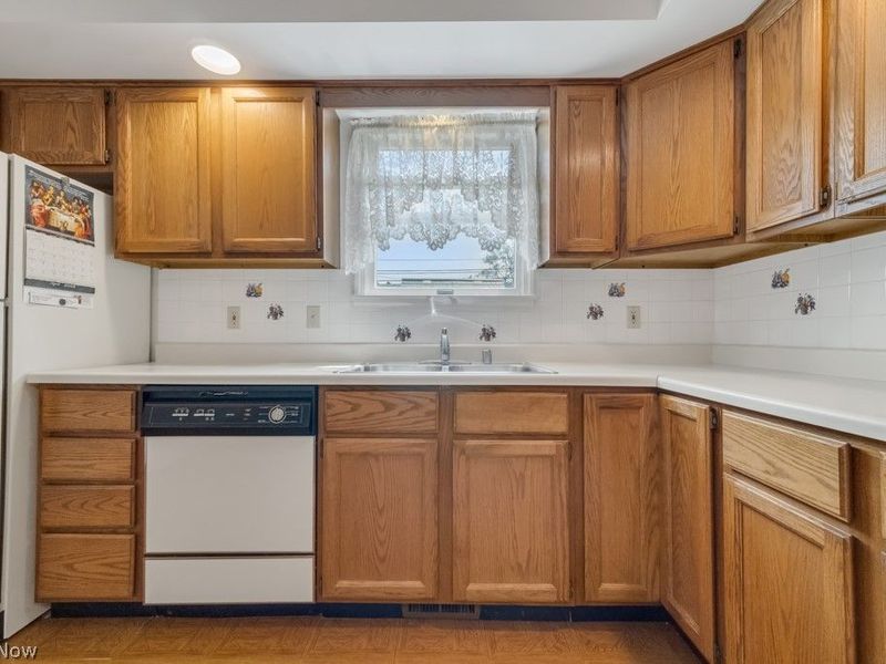 5178 W 151st Street , Brook Park, OH 44142 Photo 9