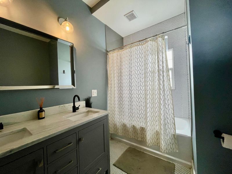 747 Malvern Avenue , Columbus, OH 43219 Photo 2