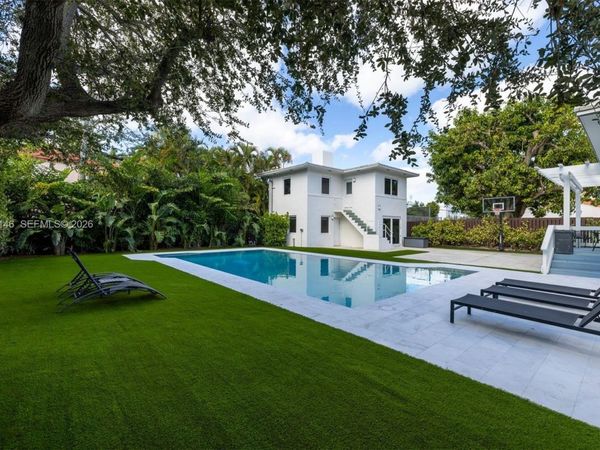 4340 Pine Tree Dr , Miami Beach, FL 33140