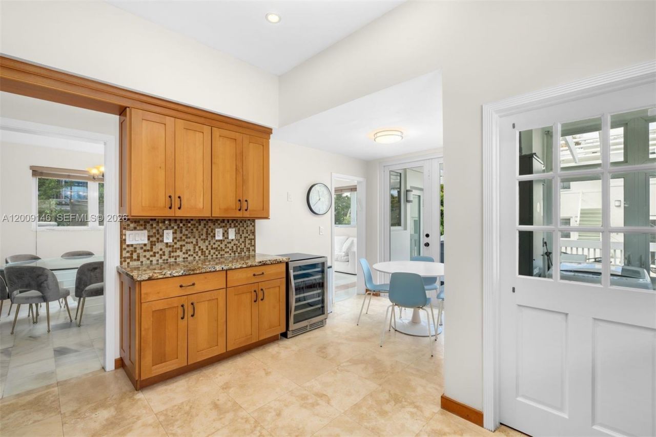4340 Pine Tree Dr , Miami Beach, FL 33140 Photo