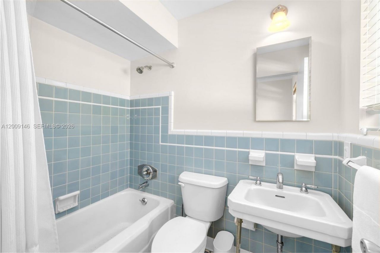 4340 Pine Tree Dr , Miami Beach, FL 33140 Photo
