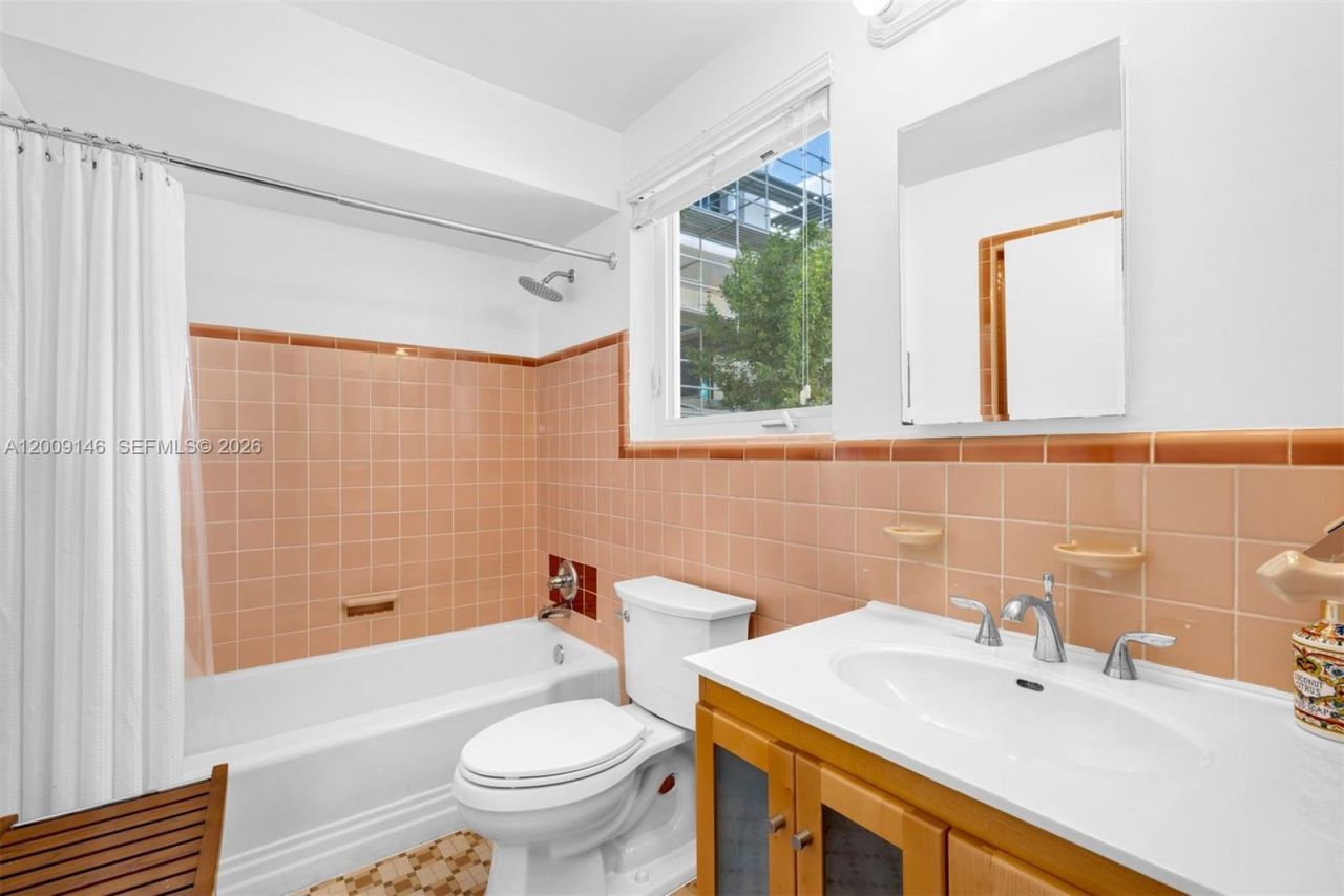 4340 Pine Tree Dr , Miami Beach, FL 33140 Photo