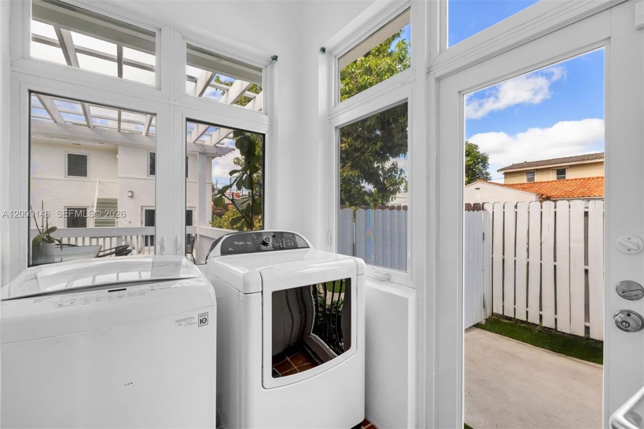4340 Pine Tree Dr , Miami Beach, FL 33140 Photo