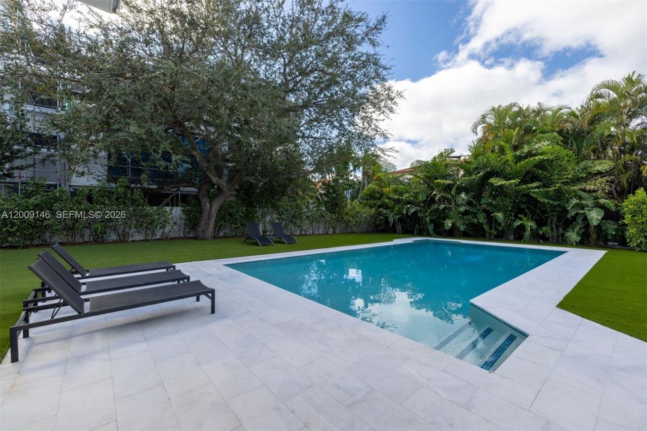 4340 Pine Tree Dr , Miami Beach, FL 33140 Photo