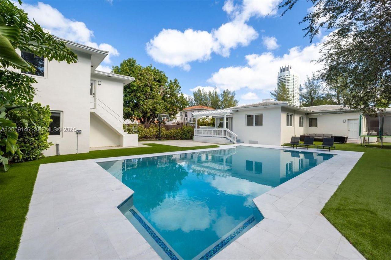 4340 Pine Tree Dr , Miami Beach, FL 33140 Photo
