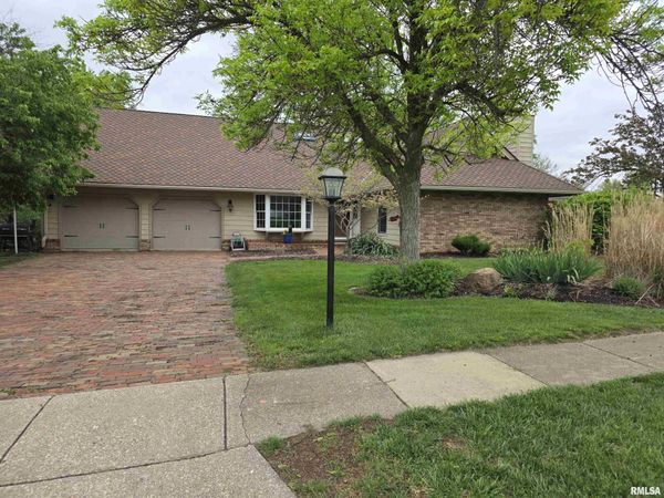 9 CHRISENDALE Lane, Washington, IL 61571