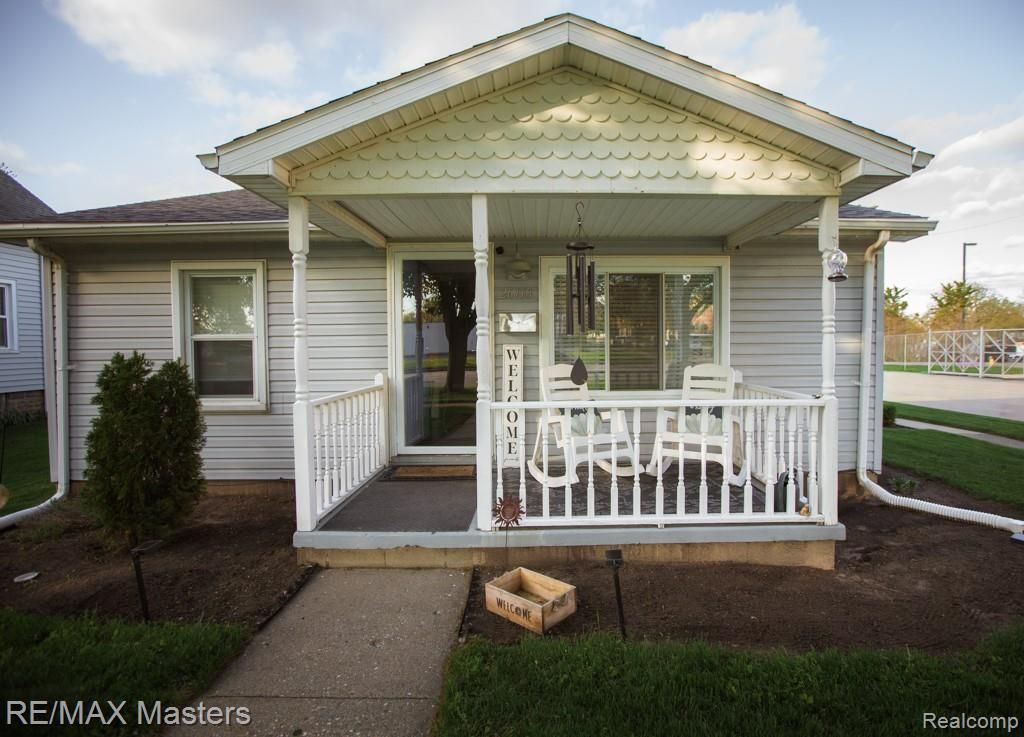 26110 Ypsilanti Street, Flat Rock, MI 48134 Main Photo
