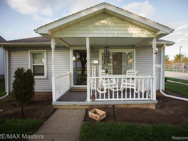 26110 Ypsilanti Street, Flat Rock, MI 48134