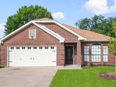 7009 Bentley Avenue, Fort Worth, TX 76137
