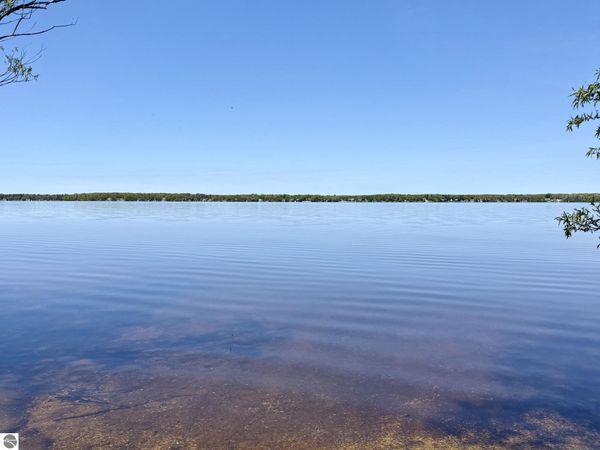 Paradise Lane, Levering, MI 49755