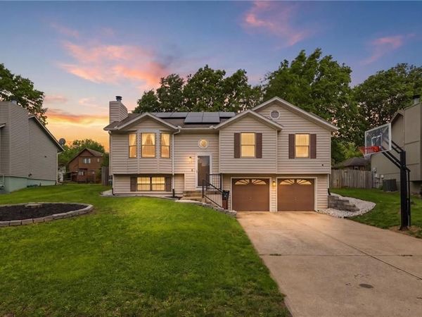 312 SE Onyx Drive, Lee's Summit, MO 64063
