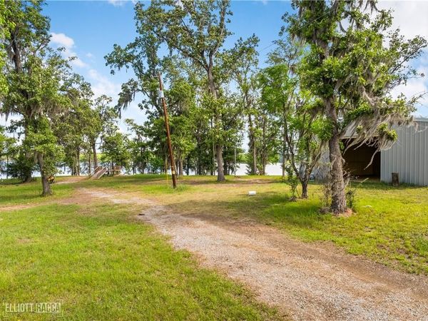 1050 PARADISE Point, Montgomery, LA 71454