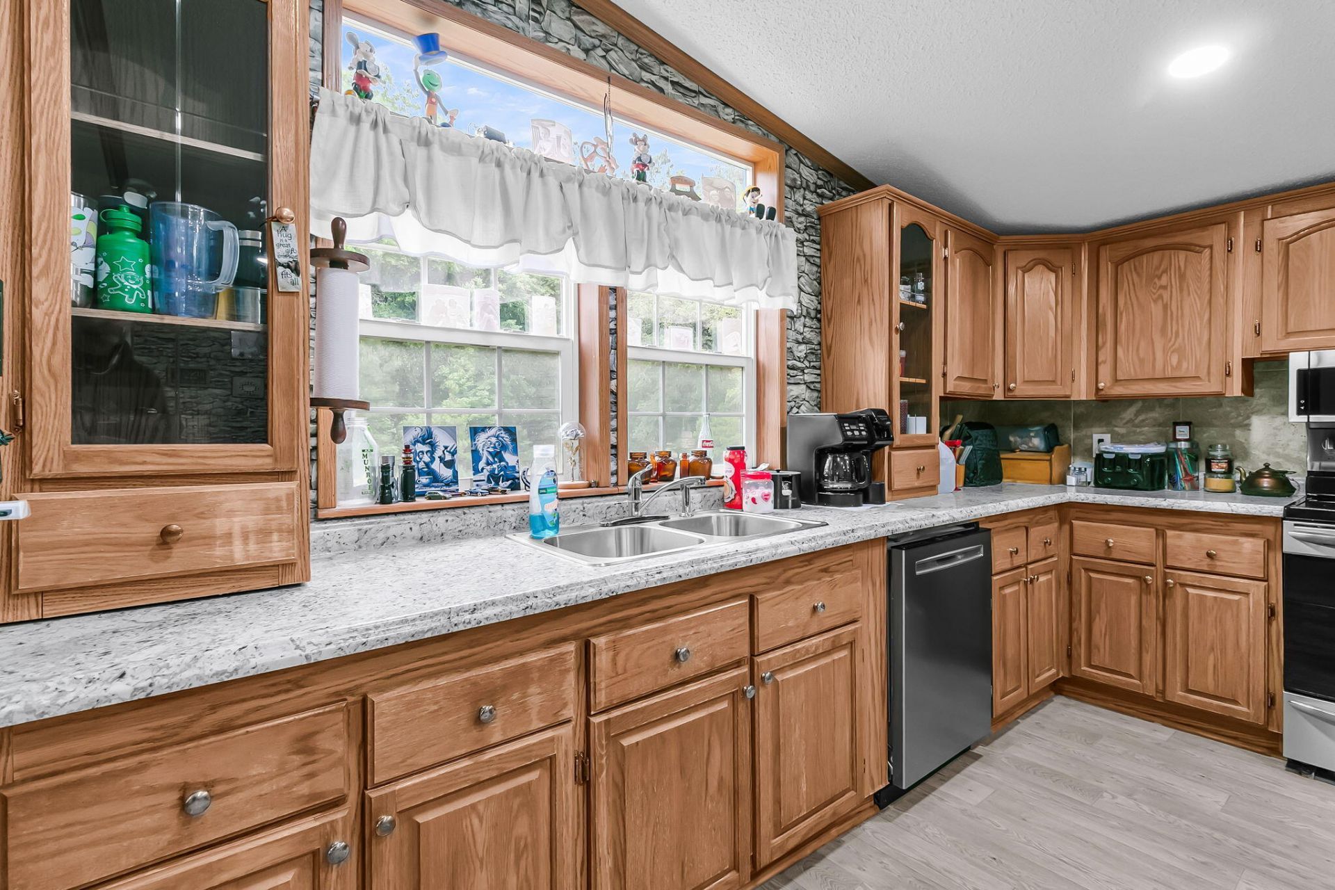 118 Saint Michaels Place Photo 10