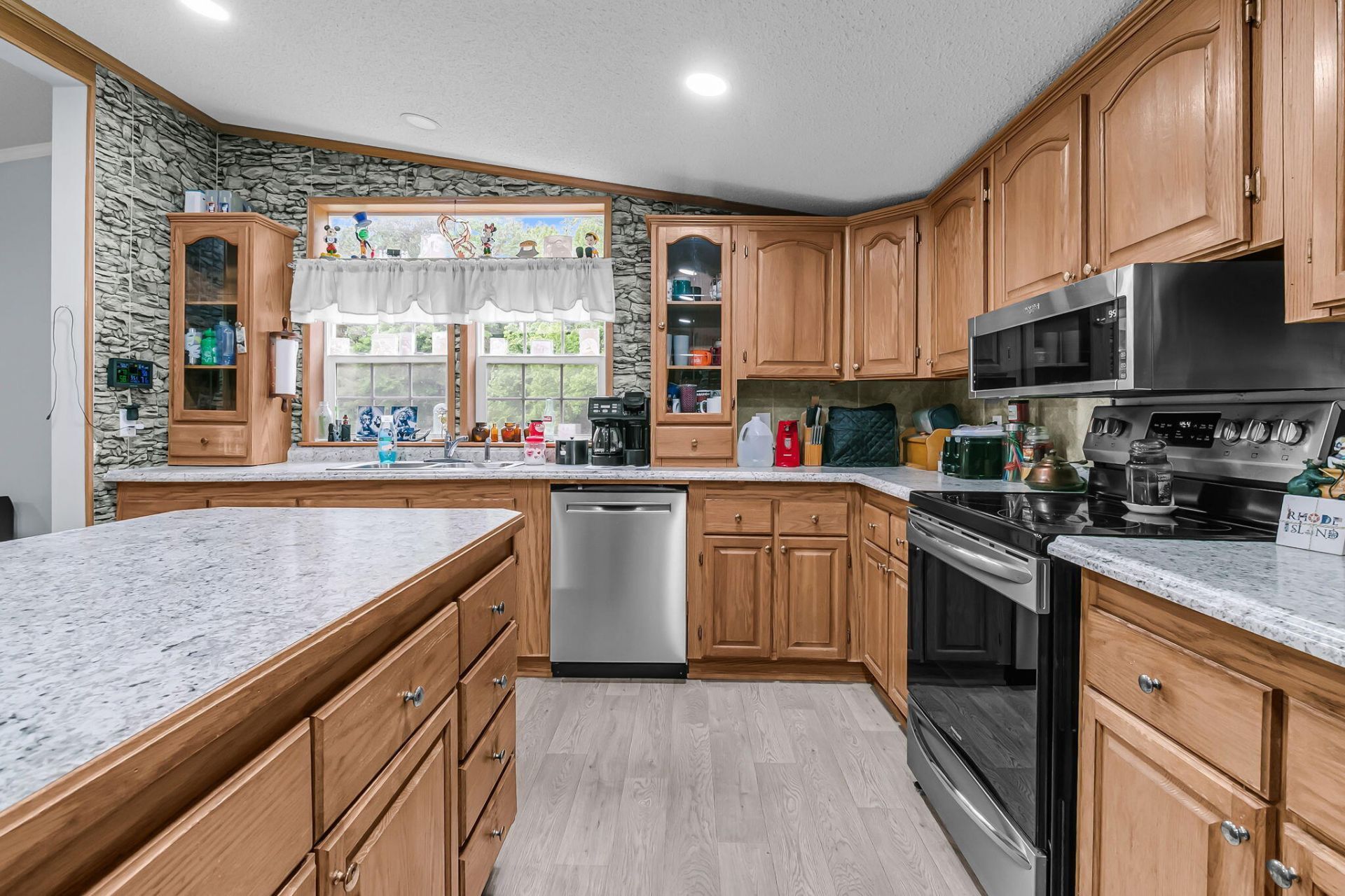 118 Saint Michaels Place Photo 11