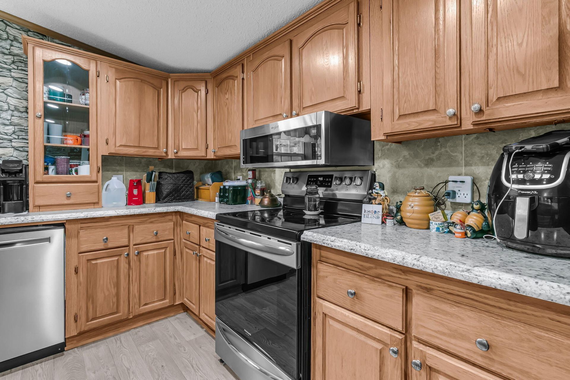 118 Saint Michaels Place Photo 12