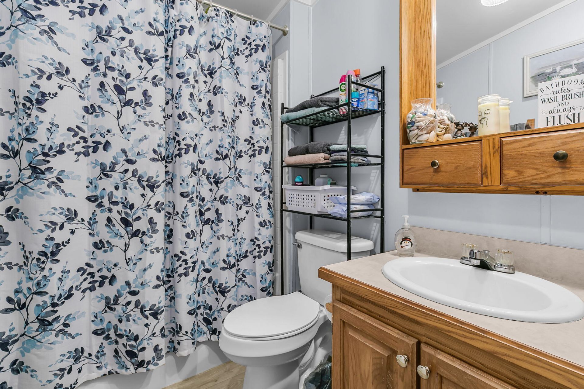 118 Saint Michaels Place Photo 17