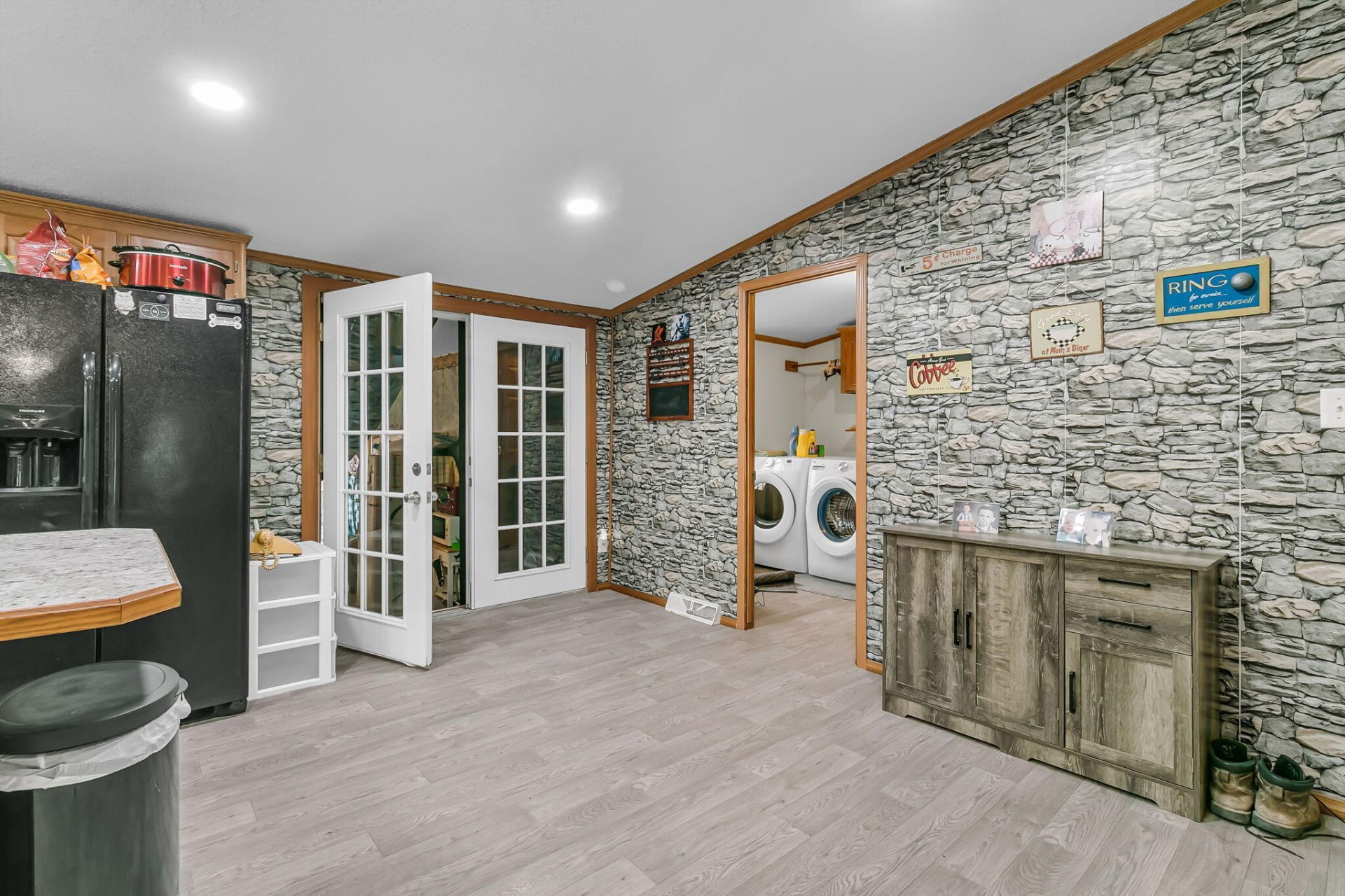 118 Saint Michaels Place Photo 29