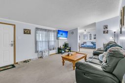 118 Saint Michaels Place photo 4